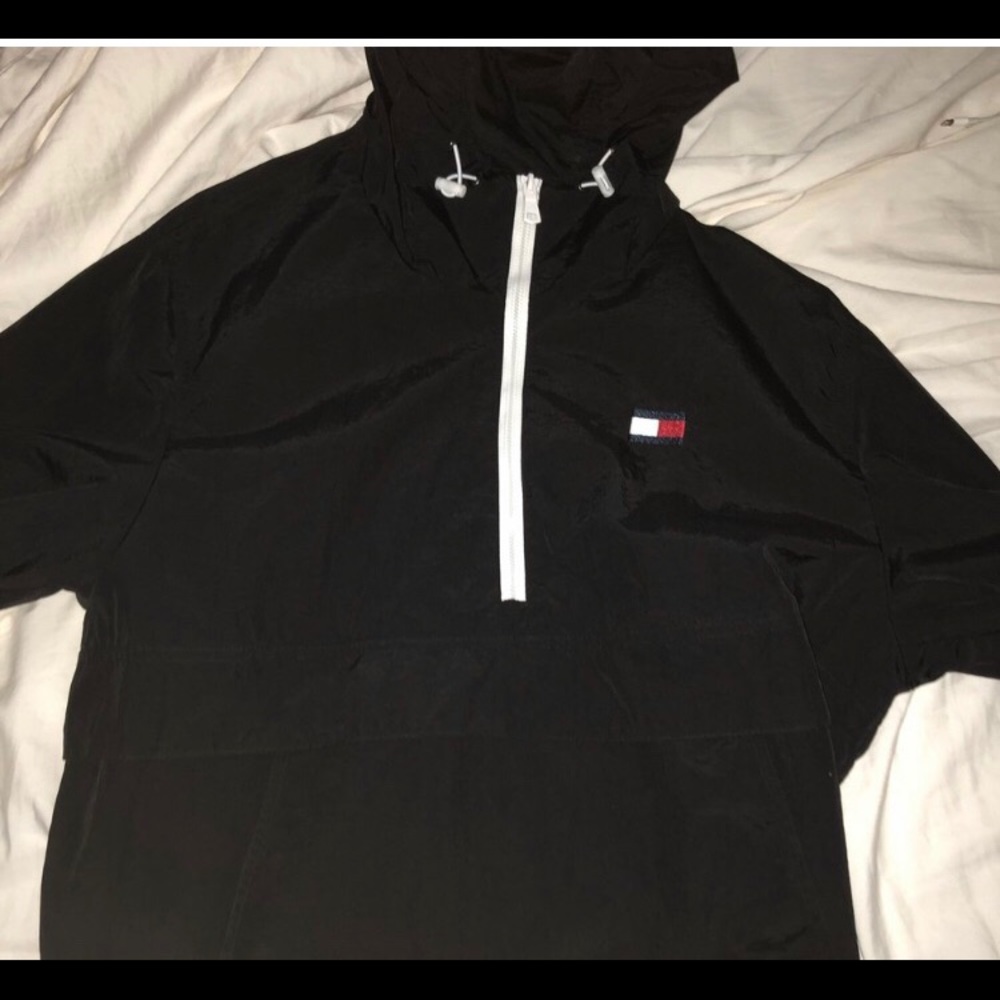 tommy hilfiger windbreaker